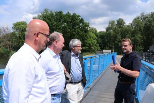 v.l.n.r. Landrat des Landkreises Dahme-Spreewald Stephan Loge; Abteilungsleiter Naturschutz des Ministeriums für Landwirtschaft, Umwelt und Klimaschutz des Landes Brandenburg, Dr. Frank Reichel; Minister für Landwirtschaft, Umwelt und Klimaschutz des Landes Brandenburg, Axel Vogel; stellv. Geschäftsführer des Wasser- und Bodenverband "Nördlicher Spreewald" Sven Gerhardt